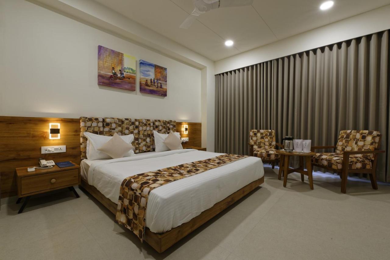 Hotel Flourish International Ahmedabad Exterior photo